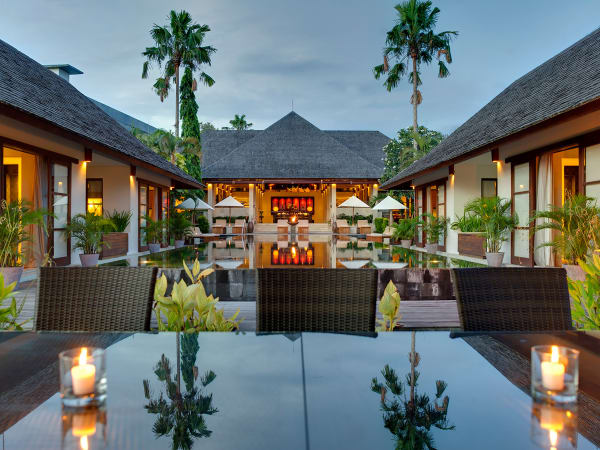 Villa Mandalay - Dusk across the pool